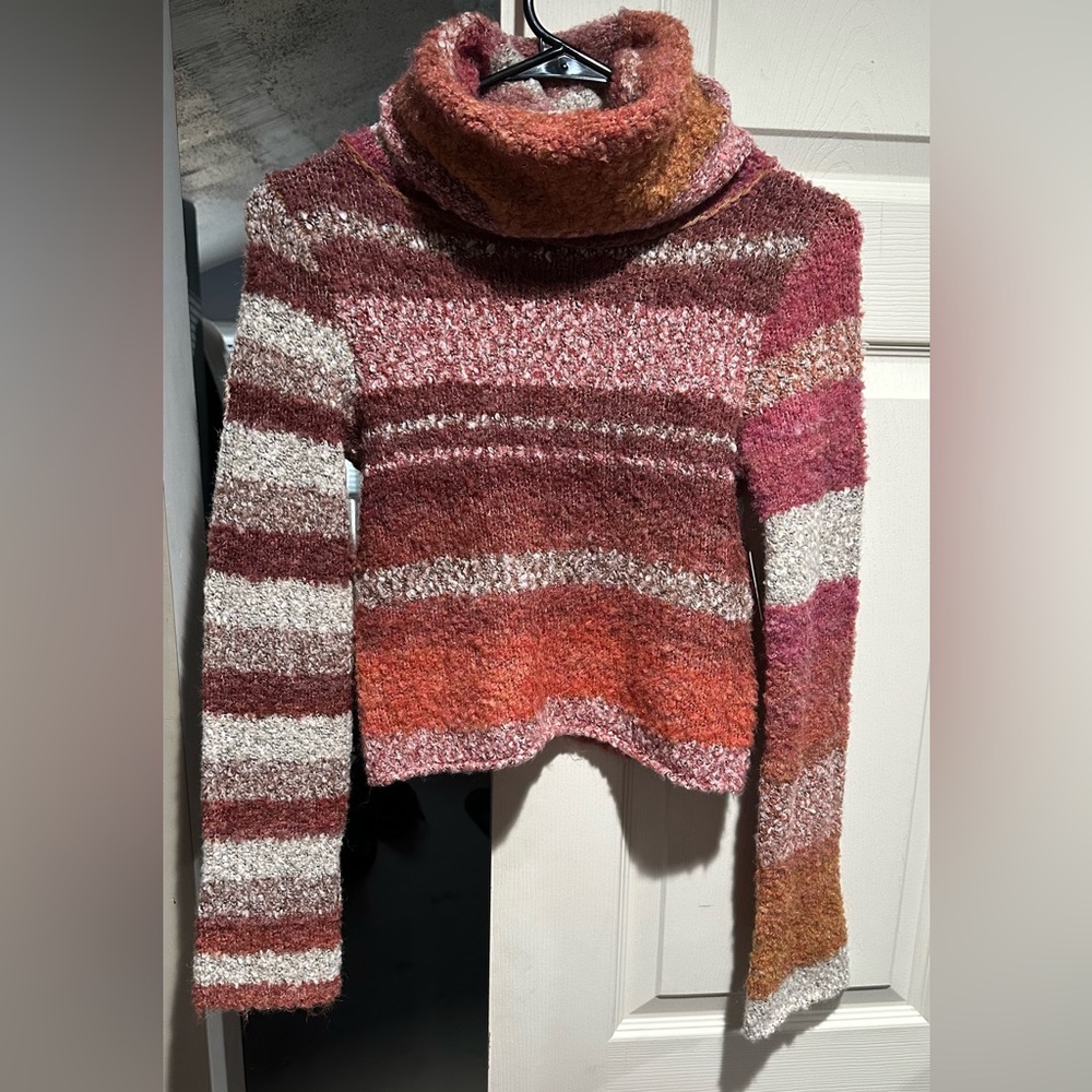 FREE PEOPLE SOFT SWEATER SIZE XS. Retail 108$!!! Could fit small . NWT!!